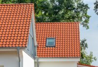 Dachgaube mit Flachdachziegel J13v in altrot gedeckt