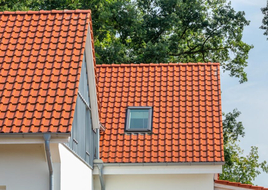 Dachgaube mit Flachdachziegel J13v in altrot gedeckt
