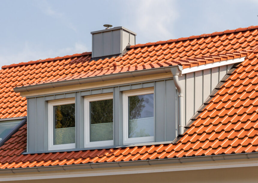 Dachgaube mit Flachdachziegel J13v in altrot gedeckt