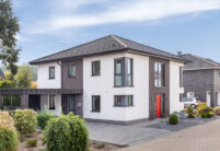 Neubau mit Flachdachziegel J13v in schiefergrau matt