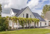 Einfamilienhaus mit Flachdachziegel J13v in schiefergrau matt