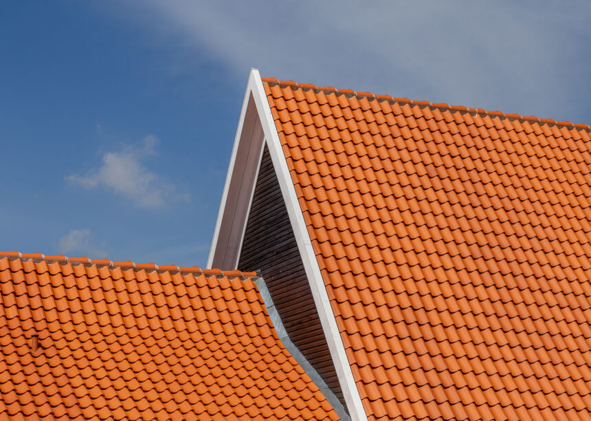 Dachflächendetails vom naturrotem H1 in naturrot und Giebel