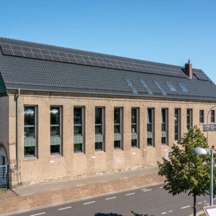 Trendziegel J160 in der Engobe altschwarz auf der Musikschule Turbine 19 in Wenigrode.