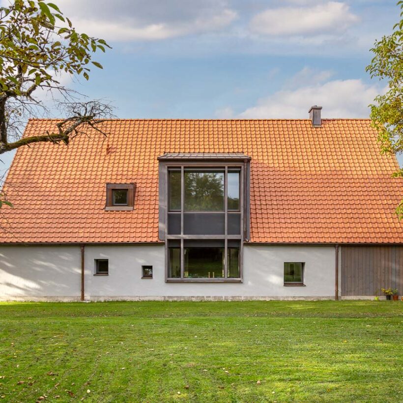 Stylisches Architektenhaus mit Krempziegel K1 in naturrot