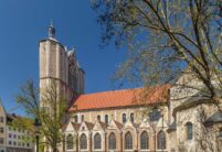 KiDomkirche St. Blasii mit Krempziegel K1 in naturrot dunkel in der Gesamtansicht mit seitlichen Eingängen