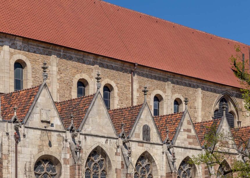 Domkirche St. Blasii von unten nach oben fotografiert