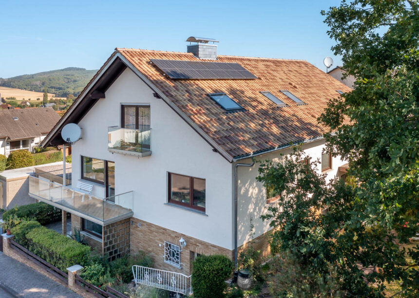 Saniertes Einfamilienhaus mit romanischer Pfanne Marko in der Oberfläche Bella Casa mit Blick auf den Giebel