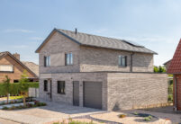 Inspirierend schönes Klinkerhaus mit Flachziegel in edelschiefer in Reihe verlegt