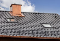 Reihenhaus mit Dachziegel W6v in der Edelengobe edelschiefer auf dem Satteldach mit Fotodetails von der Dachfläche