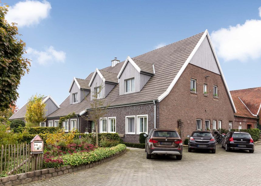 Klinkerhaus mit Doppelmuldenfalzziegel Z2