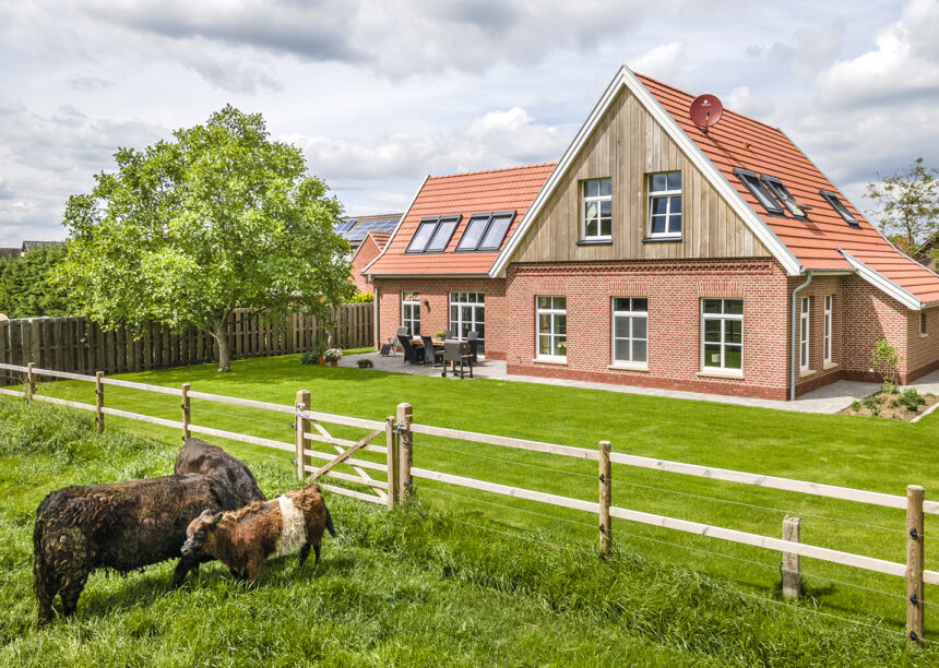 Ponyhof mit Doppelmuldenfalzziegel Z2 in naturrot