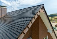 Einfamilienhaus mit Biber in edelnero aus der Langenzenner Bibermanufaktur mit Bilddetails von den Ortgängen