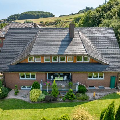 Einfamilienhaus mit Biber in edelnero aus der Langenzenner Bibermanufaktur