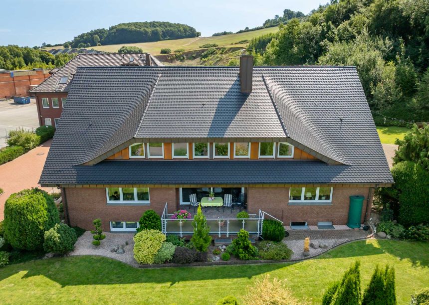 Einfamilienhaus mit Biber in edelnero aus der Langenzenner Bibermanufaktur