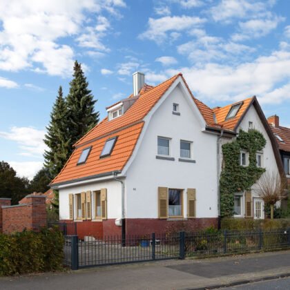 Saniertes Einfamilienhaus mit Mansarddach in naturrot