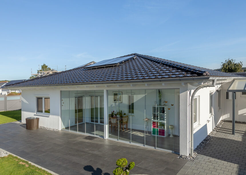 Toller Bungalow mit unserem Reformziegel in edelschwarz