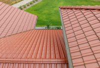 J11v in toskanarott matt auf Klinkeranwesen mit Fußwalm