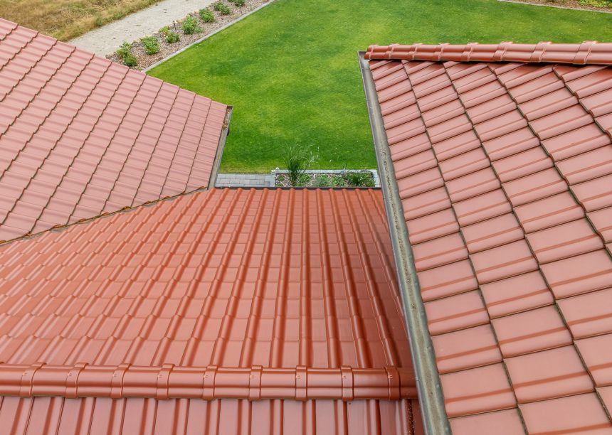 J11v in toskanarott matt auf Klinkeranwesen mit Fußwalm