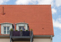 Alte Post in Einbeck, Gewinner der Dachkrone 2022, mit Dachziegel Z5 in naturrot dunkel mit Blick auf das Deckbild