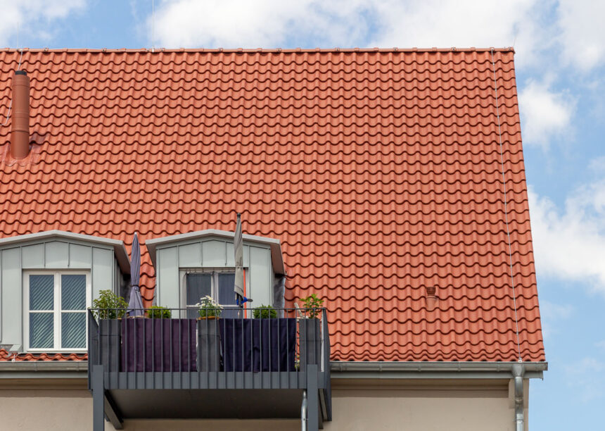 Alte Post in Einbeck, Gewinner der Dachkrone 2022, mit Dachziegel Z5 in naturrot dunkel mit Blick auf das Deckbild