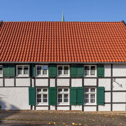 Denkmalgeschütztes Fachwerkhaus mit Ziegel Z5 auf dem Satteldach