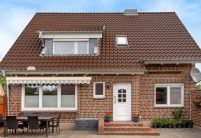 Klinkerhaus mit Hohlfalzziegel Z5 in dunkelbraun