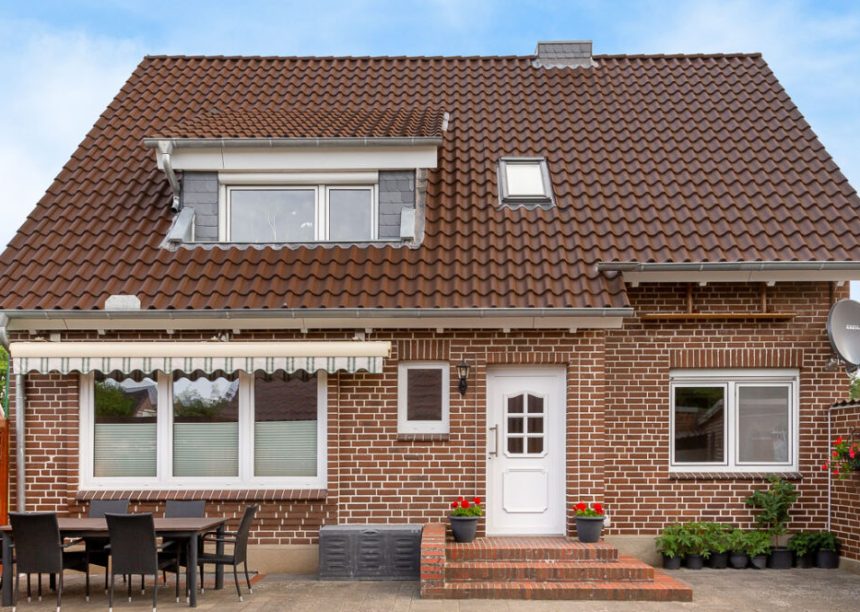 Klinkerhaus mit Hohlfalzziegel Z5 in dunkelbraun