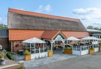 Bauernschänke mit J11v in altrot in der Gesamtansicht