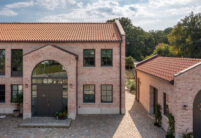 Villa mit Klinkerfassade und Hohlfalzziegel Z5 auf dem Dach