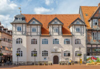 Traditionelles Bankhaus mit Hohlfalzziegel Z5