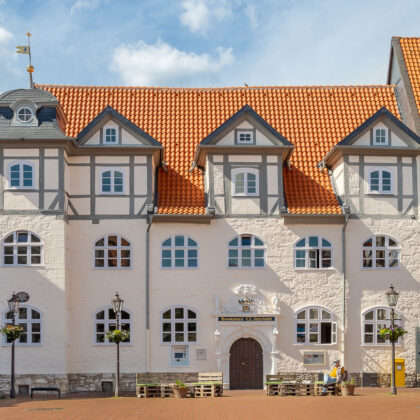 Traditionelles Bankhaus mit Hohlfalzziegel Z5