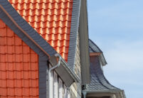Traditionelles Bankhaus mit Hohlfalzziegel Z5