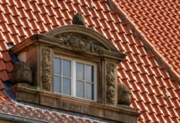 Saniertes Amtsgericht mit Hohlfalzziegel Z5 in naturrot hell