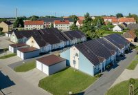 Wohnanlage mit 12 Einfamilienhäusern - alle haben das gleiche Dach: Z10 in edelbraun
