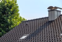Zeitloses Einfamilienhaus mit Hohlfalzziegel Z5 gedeckt