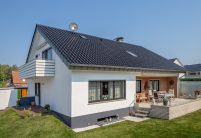Zeitloses Einfamilienhaus mit Hohlfalzziegel Z5 gedeckt