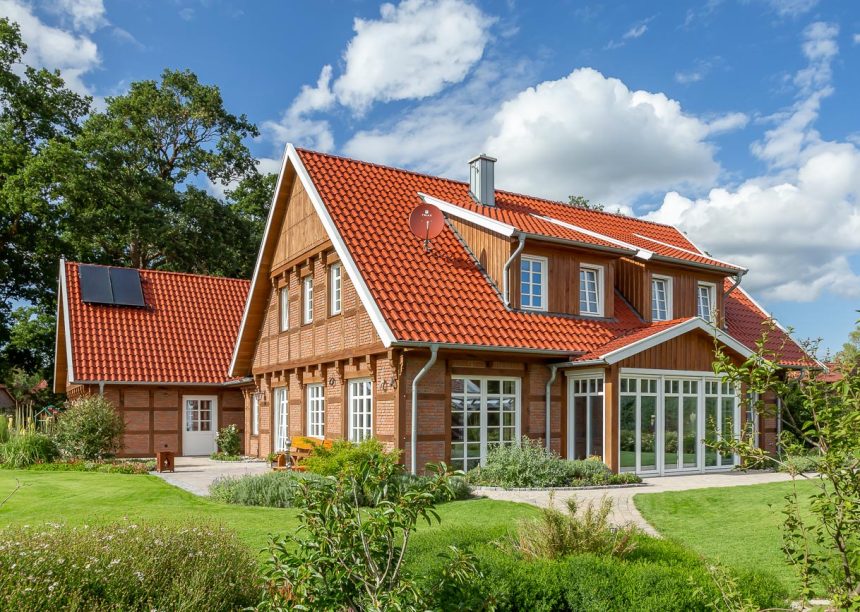 Hohlfalzziegel Z5 »variwell« auf einem Bauernhaus