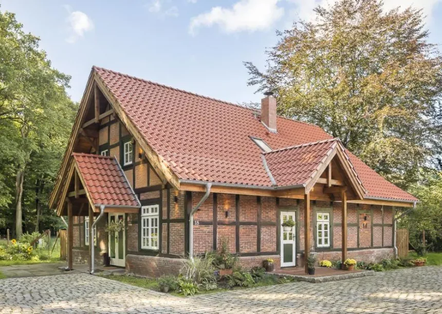 Modernes Bauernhaus mit Hohlfalzziegel Z5 »variwell«