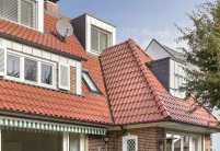 Einfamilienhaus mit Klinkerfassade und Hohlfalzziegel Z5