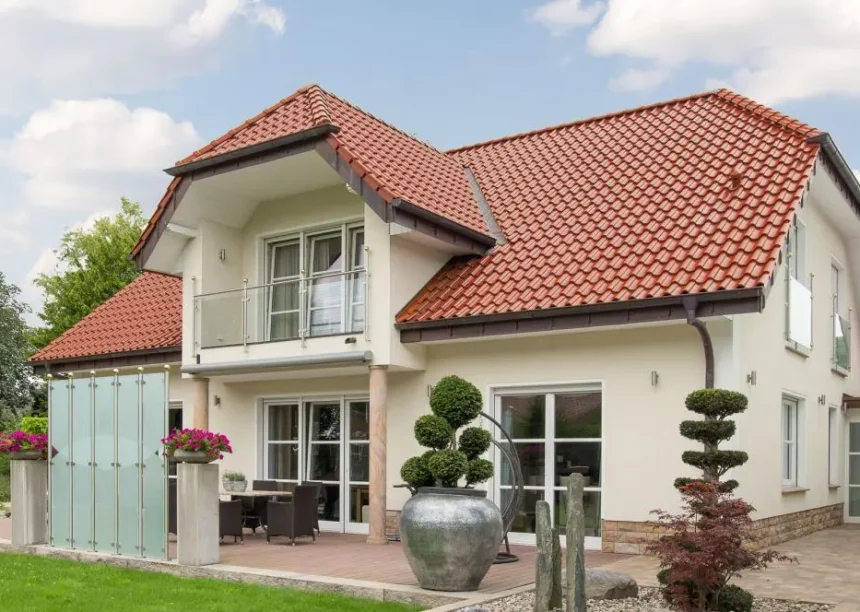 Einfamilienhaus gedeckt mit Hohlfalzziegel Z5 »variwell«