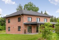Moderne Bauweise mit Hohlfalzziegel Z5 in trendiger Mattglasur