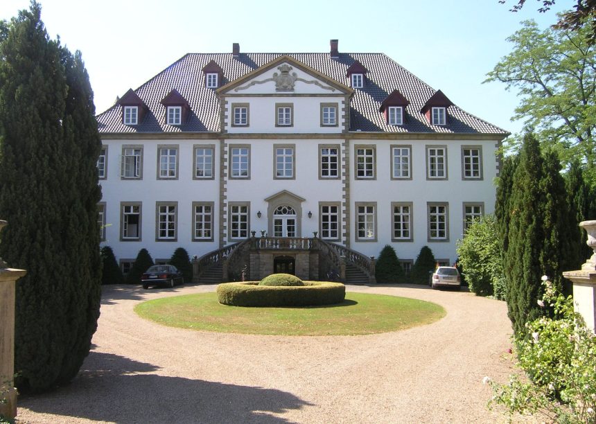 Hohlfalzziegel Z5 »variwell« auf dem Dach von Schloss Bruche