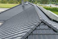 Bungalow mit J11v in edelschwarz, besonderem Schwarzton mit hochwertigem Jacobi Zubehör Walmkappe zur Firstreihe F6v