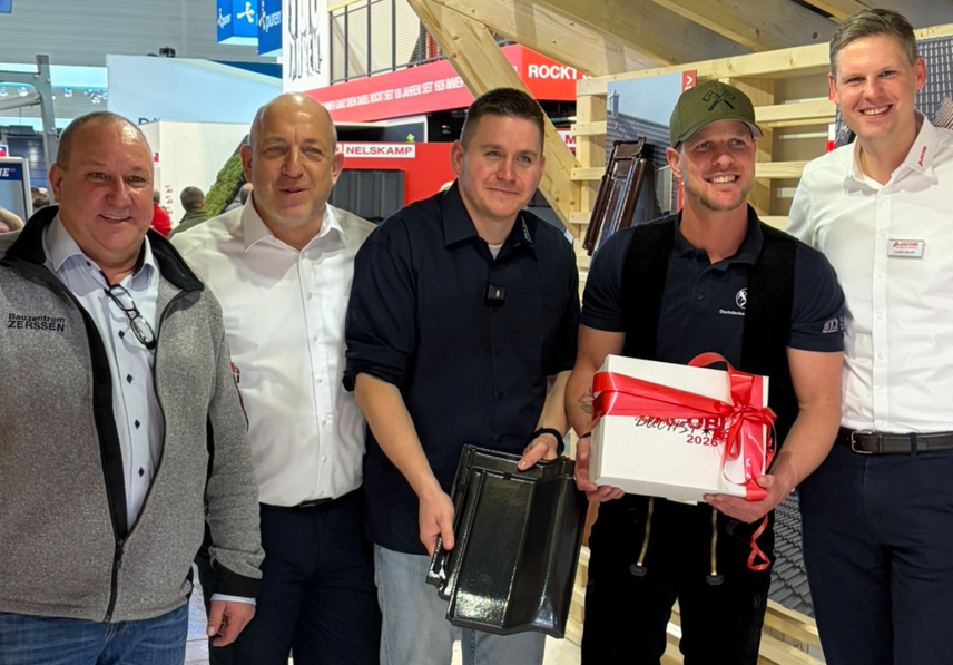 Preisverleihung zu den Top Jobs mit unseren Dachziegeln. Platz 1: Jan Witt