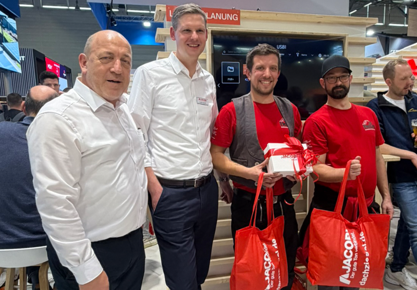 Preisverleihung zu den Top Jobs mit unseren Dachziegeln. Platz 3: Heiße GmbH