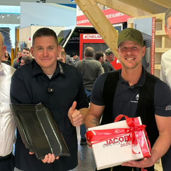 Preisverleihung zu den Top Jobs mit unseren Dachziegeln. Platz 1: Jan Witt