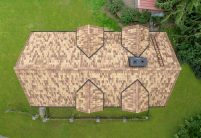 Romanische Pfanne Marko von Jacobi Dachziegel in der aufregenden Oberfläche Bella Casa von der Vogelperspektive