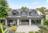 Sueddeutscher Biber in edelschiefer auf gesamten Klinker-Anwesen hier mit Terrasseneinblicke