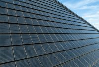 Steildach von Doppelhaus mit Solarziegel von Jacobi