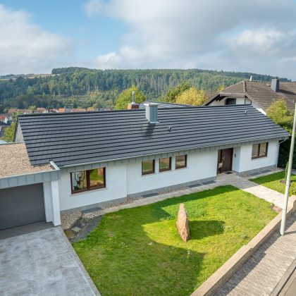 Bungalow mit Dachziegel Stylist in edelspacegrau